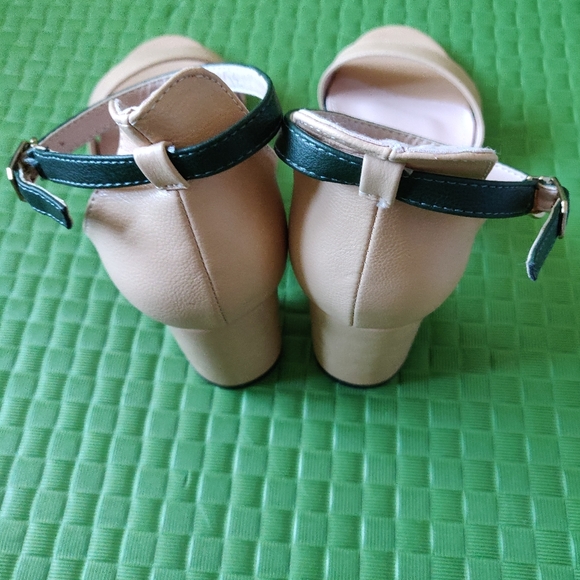 Heels! - Picture 2 of 3